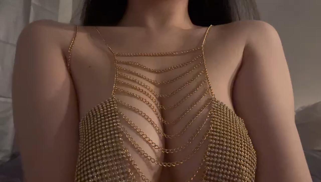 玫桃泡芙 – 金链里面的大mimi【8P】